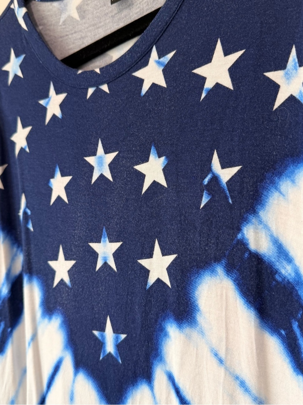Rock & Republic Navy and White Star Top with Sleeve Cutout - Picture 2 of 5